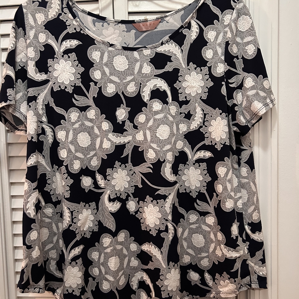 Amana Floral Patterned Women's Top